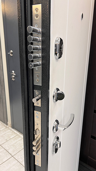 Входная дверь  