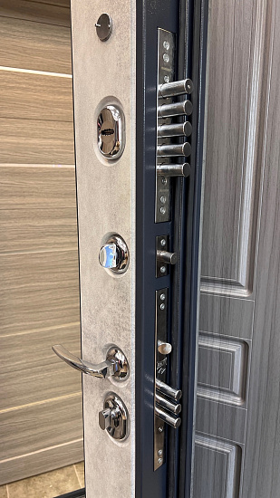 Входная дверь  