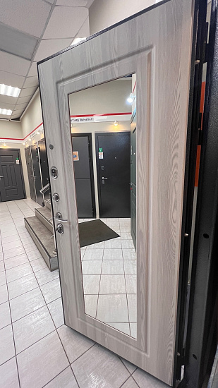 Входная дверь  