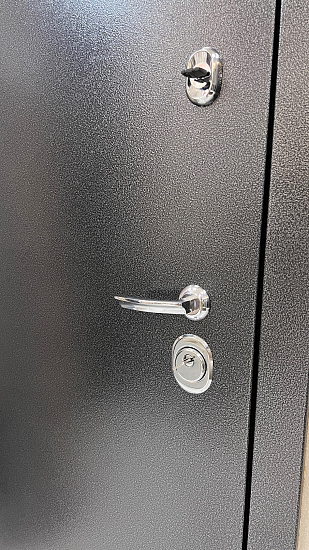 Входная дверь  