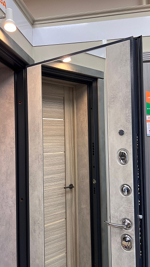 Входная дверь  