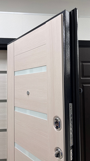 Входная дверь  