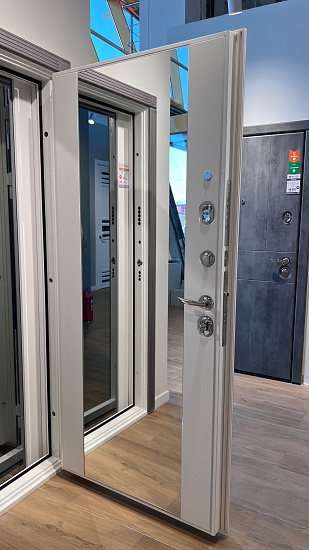 Входная дверь  