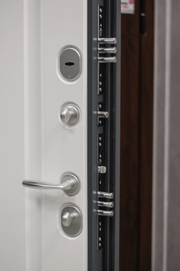 Входная дверь  