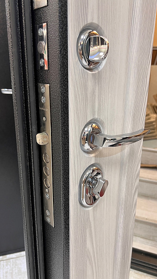 Входная дверь  