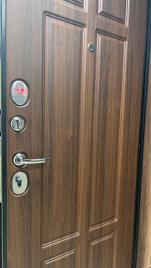 Входная дверь  