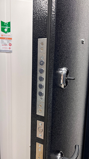 Входная дверь  