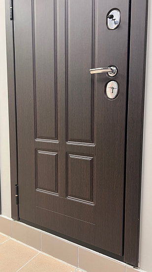 Входная дверь  