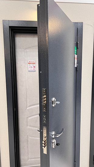 Входная дверь  