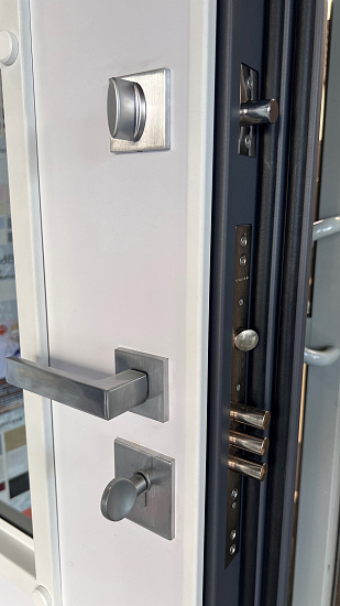 Входная дверь  