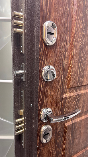 Входная дверь  