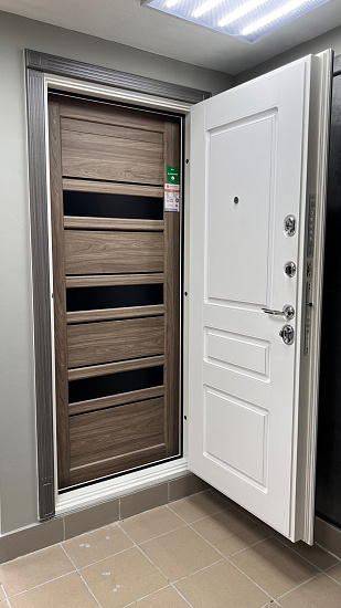 Входная дверь  