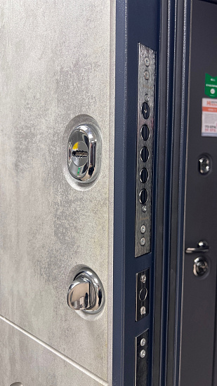 Входная дверь  